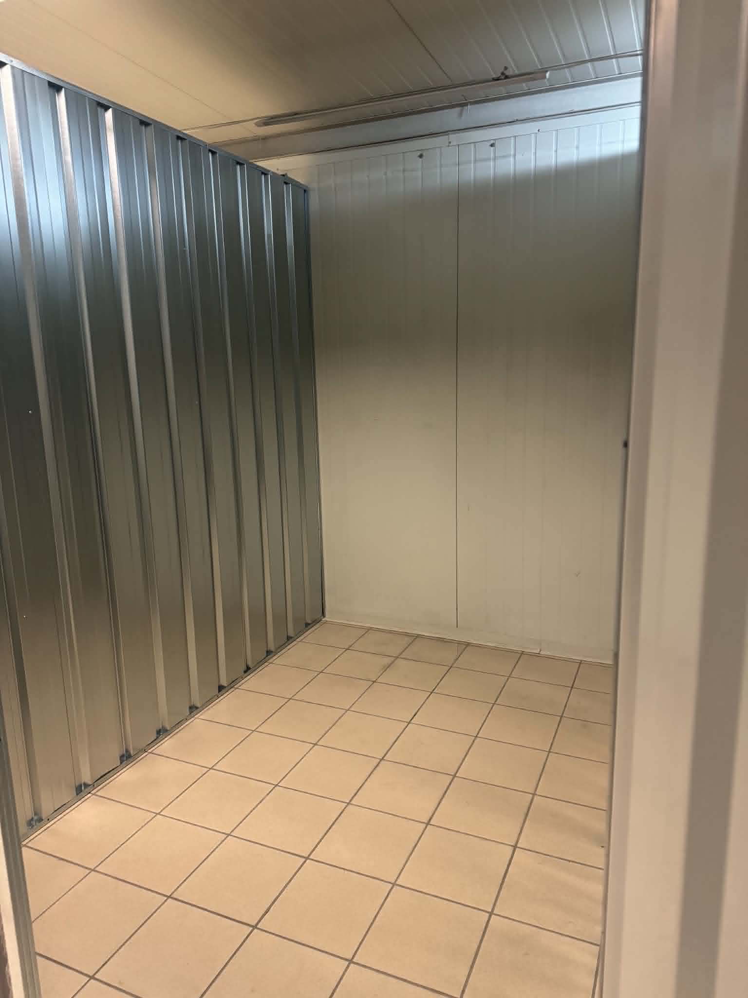 Schowek 6 m² do wynajęcia dla firm i osób prywatnych — Pewna Skrytka Skierniewice
